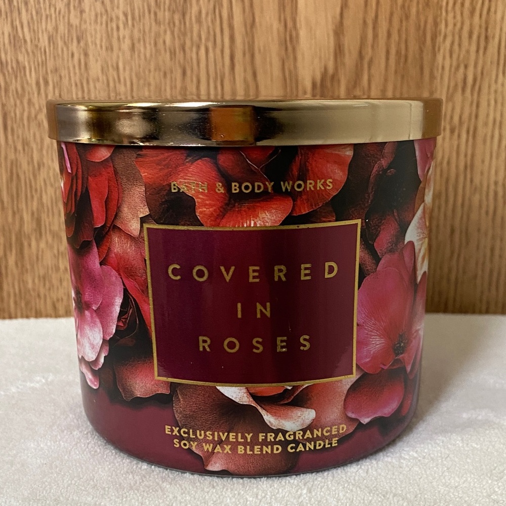 Bath & Body Works Covered in Roses Candle - Red & Gold